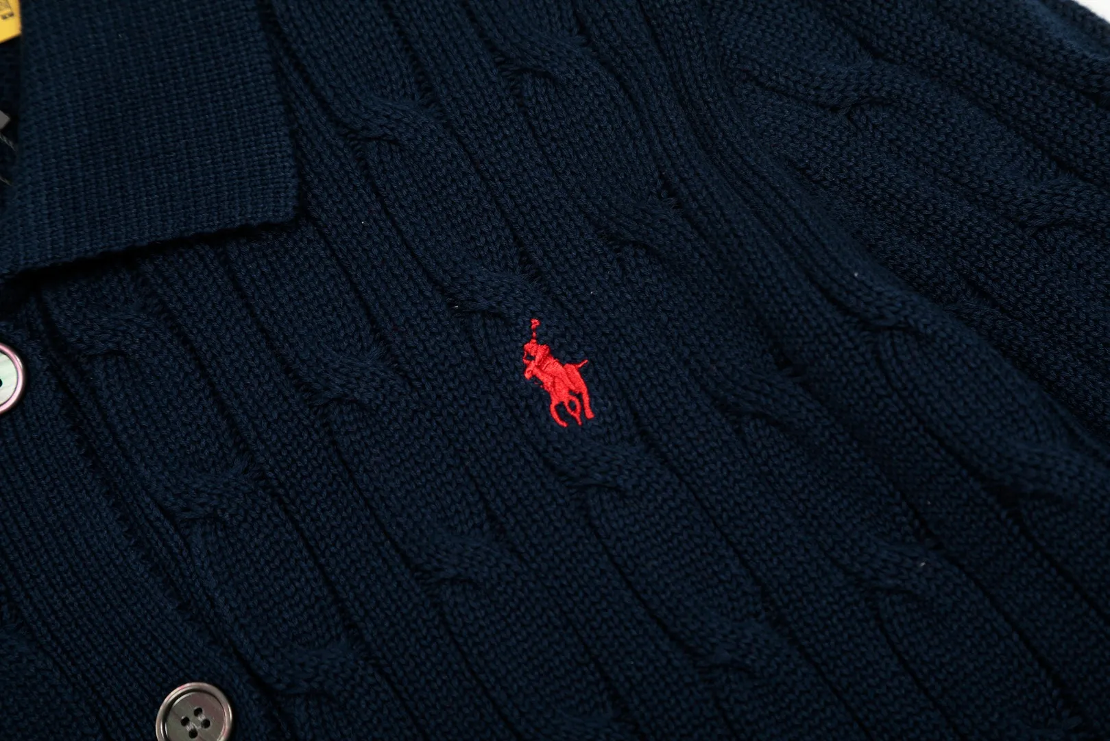 P270 Top quality" Style number: DS822# (not off the shelves all year round) [Ralph Lauren solid color pony embroidered logo lapel twist knitted cardigan] ✅Ralph Lauren Ralph Lauren classic basic versatile lapel knitted cardigan jacket ✅Main supply platform live broadcast Wholesale entity Replacement when out of stock Not off the shelf ✅ZP quality 1:1 version Scan the code to enter the GF website Counter quality ✅Detailed quality is the only one in Guangzhou Imported quality cotton yarn, focusing on high-end, cost-effective, good quality needless to say ✅The version is restored to the original order, the maximum size can be worn up to 160 pounds, loose, comfortable and stress-free ✅The upper body is simple and easy to match, ootd must-have style, good-looking clothes are never picky, a must-have recommendation for couples. Size: S-XL Color: black white gray almond light blue khaki pink burgundy Chinese red navy white label navy red label